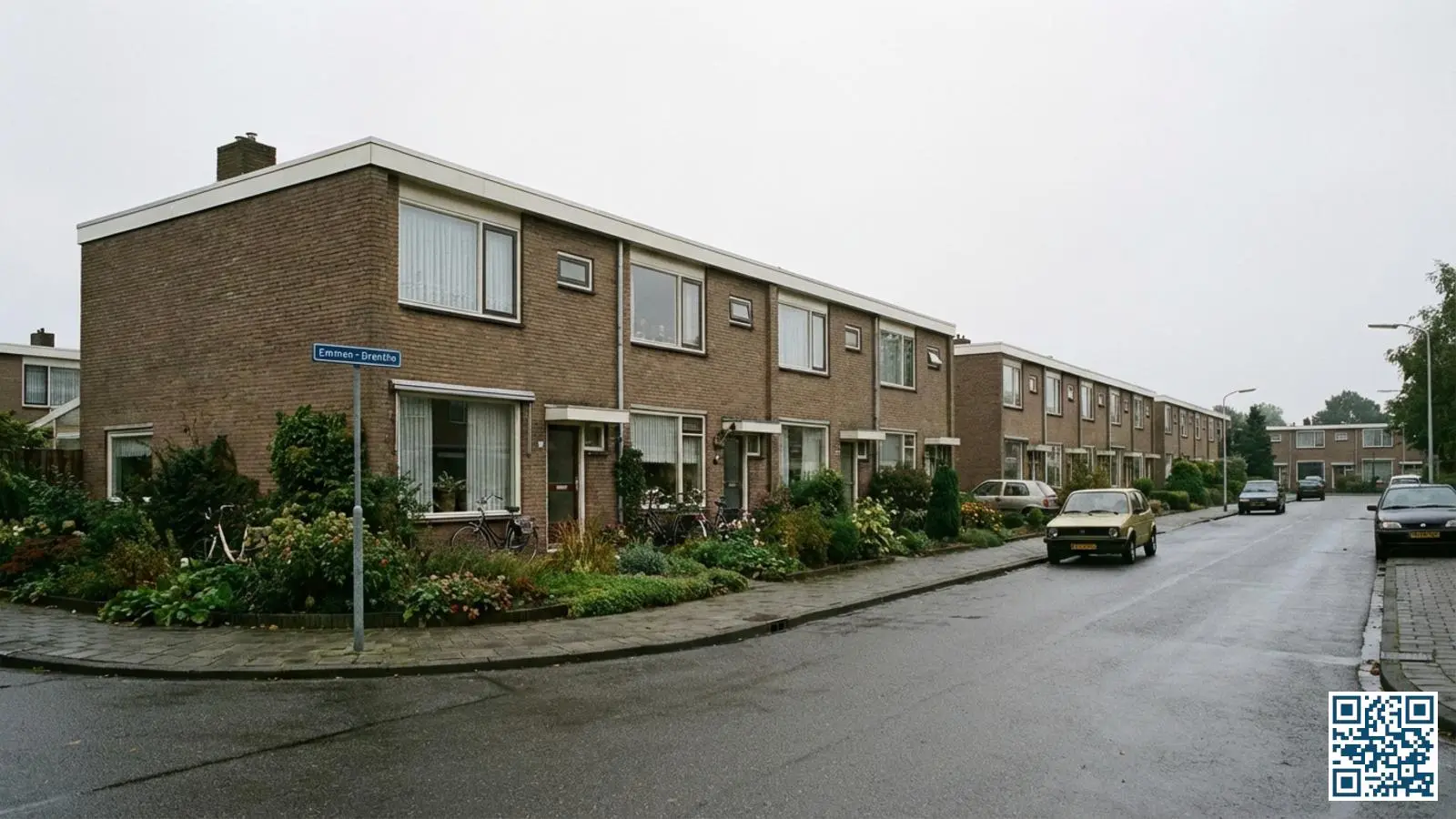 Naoorlogse woonwijk in Emmen met typische rijtjeshuizen uit de jaren zestig en zeventig